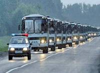 Очевидцы утверждают, что в сторону Киева движутся десятки автобусов со спецназом